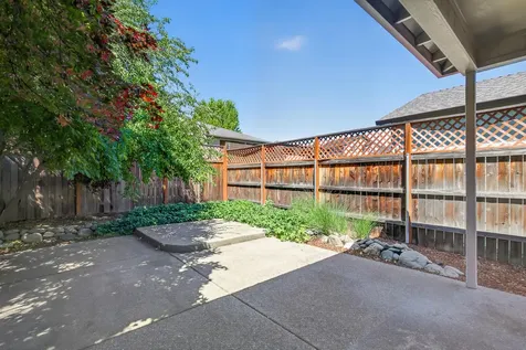 1621 Monarch Lane Medford OR 97504