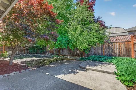1621 Monarch Lane Medford OR 97504