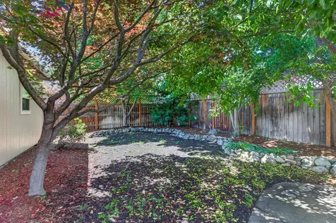 1621 Monarch Lane Medford OR 97504