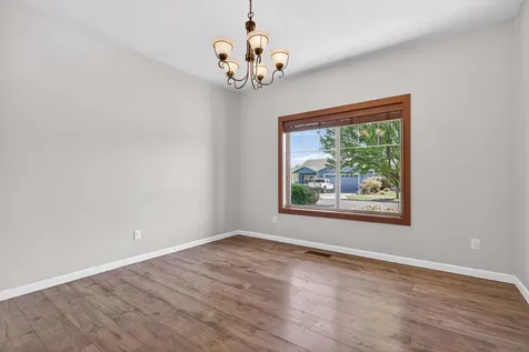 1621 Monarch Lane Medford OR 97504