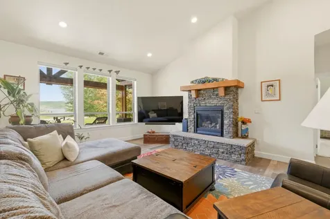 6914 Redstart Road Klamath Falls OR 97601
