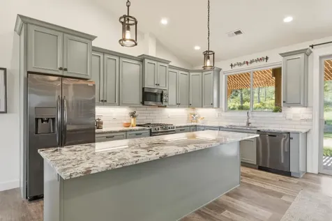 6914 Redstart Road Klamath Falls OR 97601
