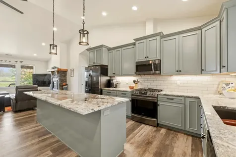 6914 Redstart Road Klamath Falls OR 97601