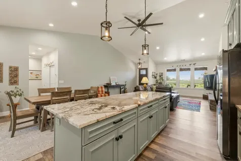 6914 Redstart Road Klamath Falls OR 97601