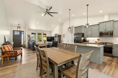 6914 Redstart Road Klamath Falls OR 97601