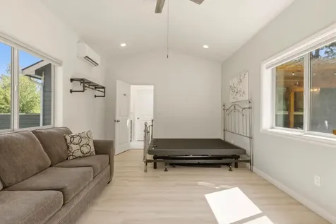 6914 Redstart Road Klamath Falls OR 97601