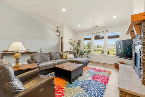 6914 Redstart Road Klamath Falls OR 97601