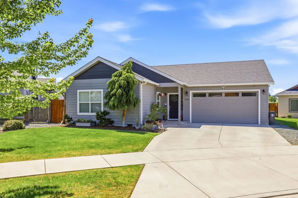 1956 Layla Drive Medford OR 97501