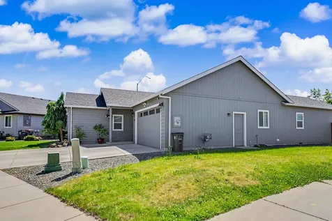1956 Layla Drive Medford OR 97501