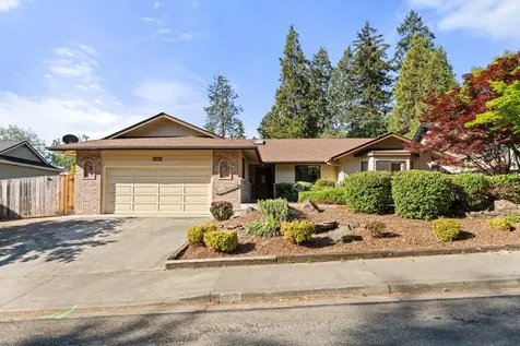 1007 NW Regent Drive Grants Pass OR 97526