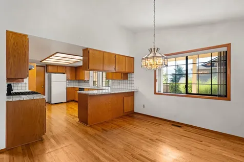 1007 NW Regent Drive Grants Pass OR 97526