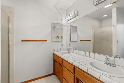 1007 NW Regent Drive Grants Pass OR 97526