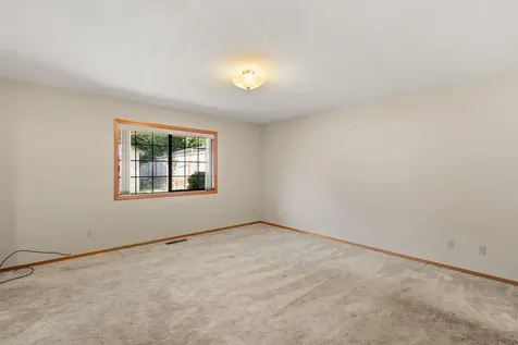 1007 NW Regent Drive Grants Pass OR 97526
