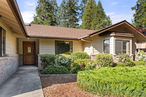 1007 NW Regent Drive Grants Pass OR 97526