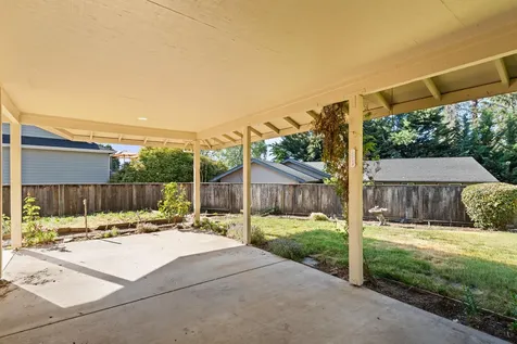 1007 NW Regent Drive Grants Pass OR 97526