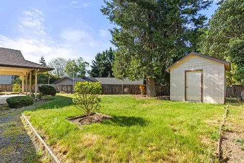 1007 NW Regent Drive Grants Pass OR 97526