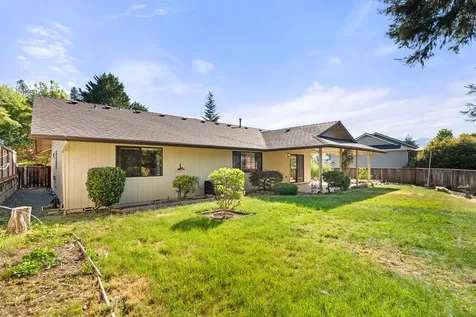 1007 NW Regent Drive Grants Pass OR 97526