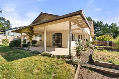 1007 NW Regent Drive Grants Pass OR 97526