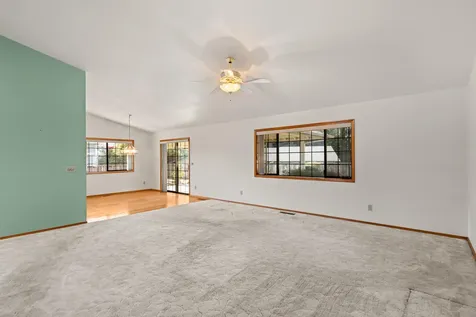1007 NW Regent Drive Grants Pass OR 97526