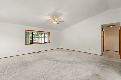 1007 NW Regent Drive Grants Pass OR 97526