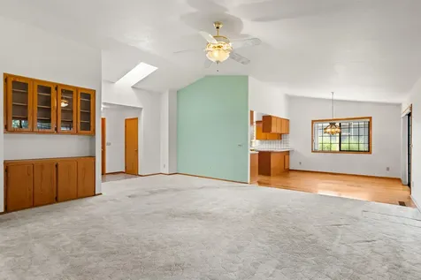1007 NW Regent Drive Grants Pass OR 97526