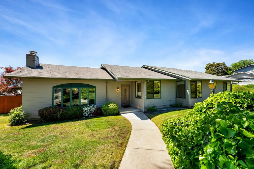 440 NE Royal Drive Grants Pass OR 97526