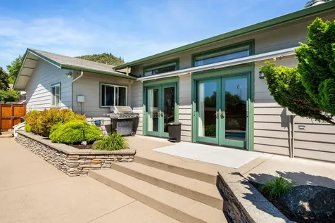 440 NE Royal Drive Grants Pass OR 97526