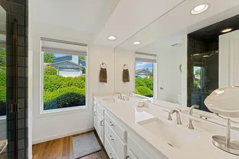440 NE Royal Drive Grants Pass OR 97526