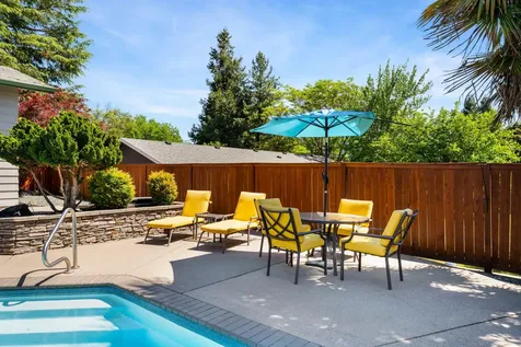 440 NE Royal Drive Grants Pass OR 97526