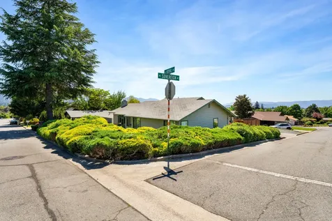 440 NE Royal Drive Grants Pass OR 97526