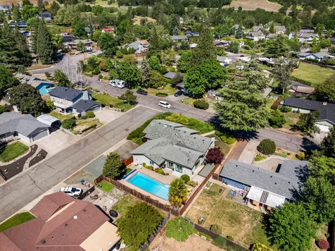 440 NE Royal Drive Grants Pass OR 97526