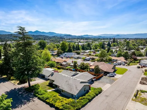 440 NE Royal Drive Grants Pass OR 97526