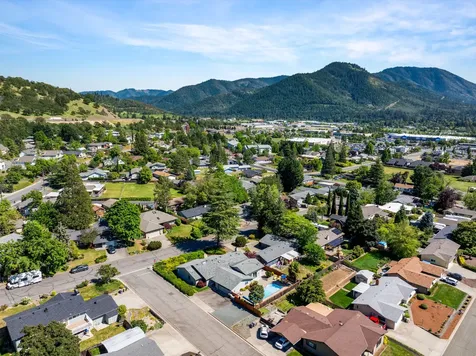 440 NE Royal Drive Grants Pass OR 97526