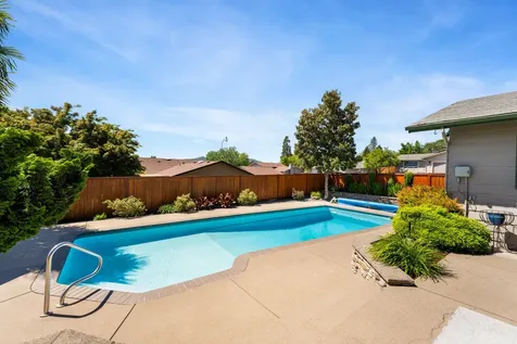 440 NE Royal Drive Grants Pass OR 97526