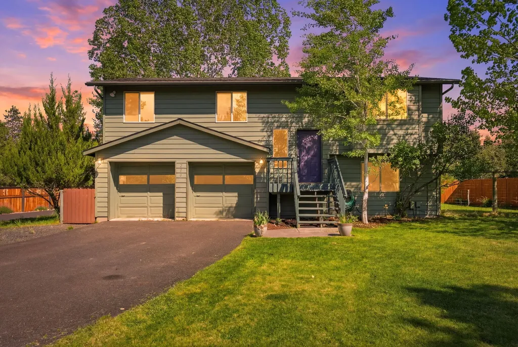 220 N Rope Place Sisters OR 97759