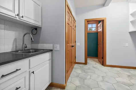 1252 NW Ithaca Avenue Bend OR 97703