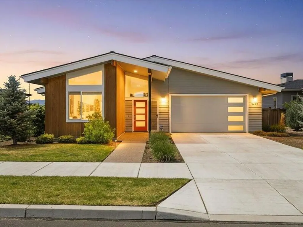 3499 SW 44th Street Redmond OR 97756