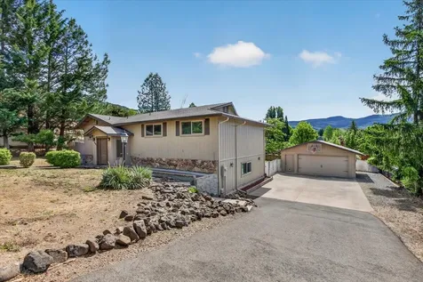 1568 Angelcrest Drive Medford OR 97504