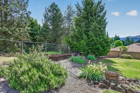 1568 Angelcrest Drive Medford OR 97504