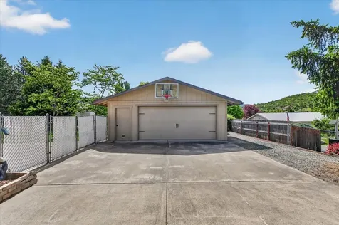 1568 Angelcrest Drive Medford OR 97504
