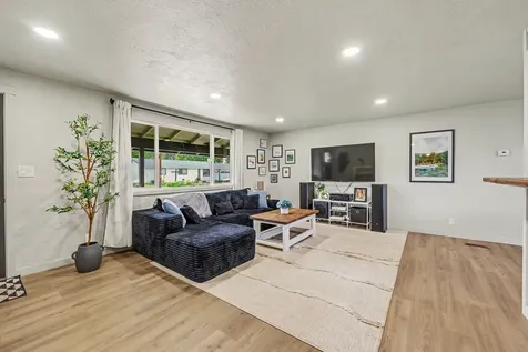 109 Vincent Avenue Central Point OR 97502