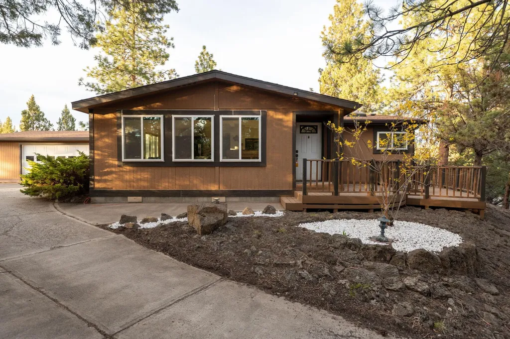 1624 SE Bronzewood Avenue Bend OR 97702