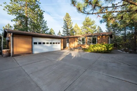 1624 SE Bronzewood Avenue Bend OR 97702