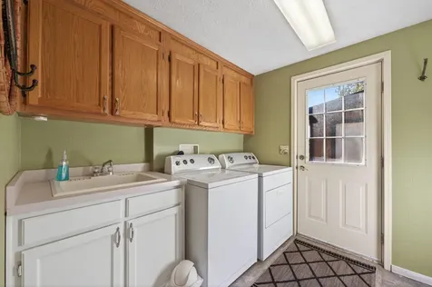 1624 SE Bronzewood Avenue Bend OR 97702