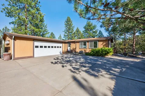1624 SE Bronzewood Avenue Bend OR 97702