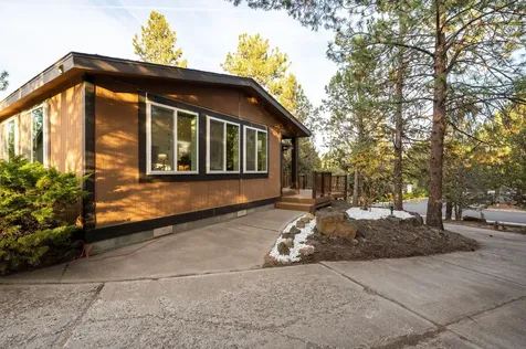 1624 SE Bronzewood Avenue Bend OR 97702