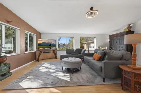 1624 SE Bronzewood Avenue Bend OR 97702