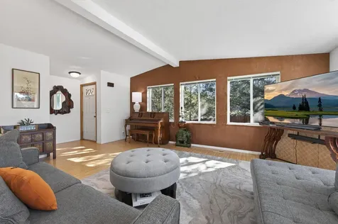 1624 SE Bronzewood Avenue Bend OR 97702