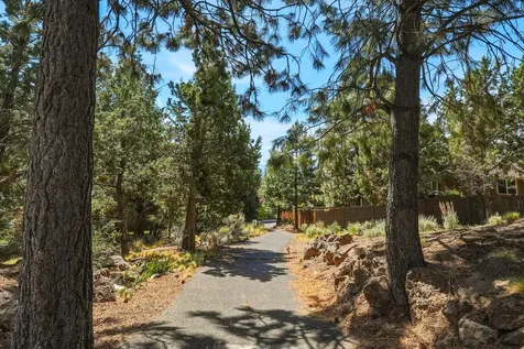 2409 NW Hillpine Court Bend OR 97703