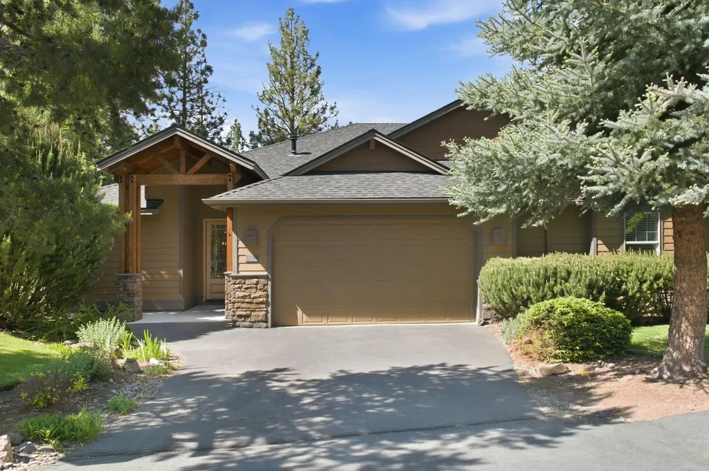 2550 NW Locke Court Bend OR 97703